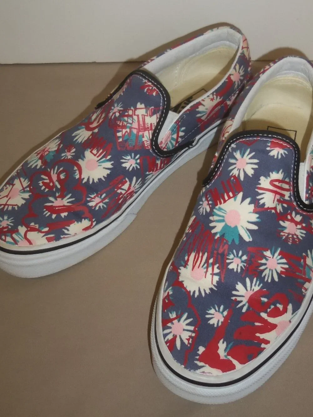 Vans Mens 7.5 Womens 9.0 Slip-Ons Blue Red Good Condition